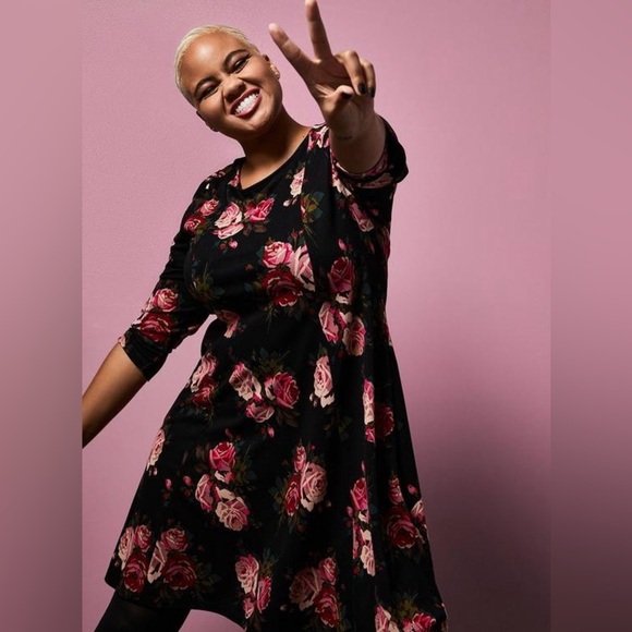 Betsey Johnson x Torrid Floral Ponte Skater Dress With Back Cutout Plus Size 2X - Picture 1 of 9